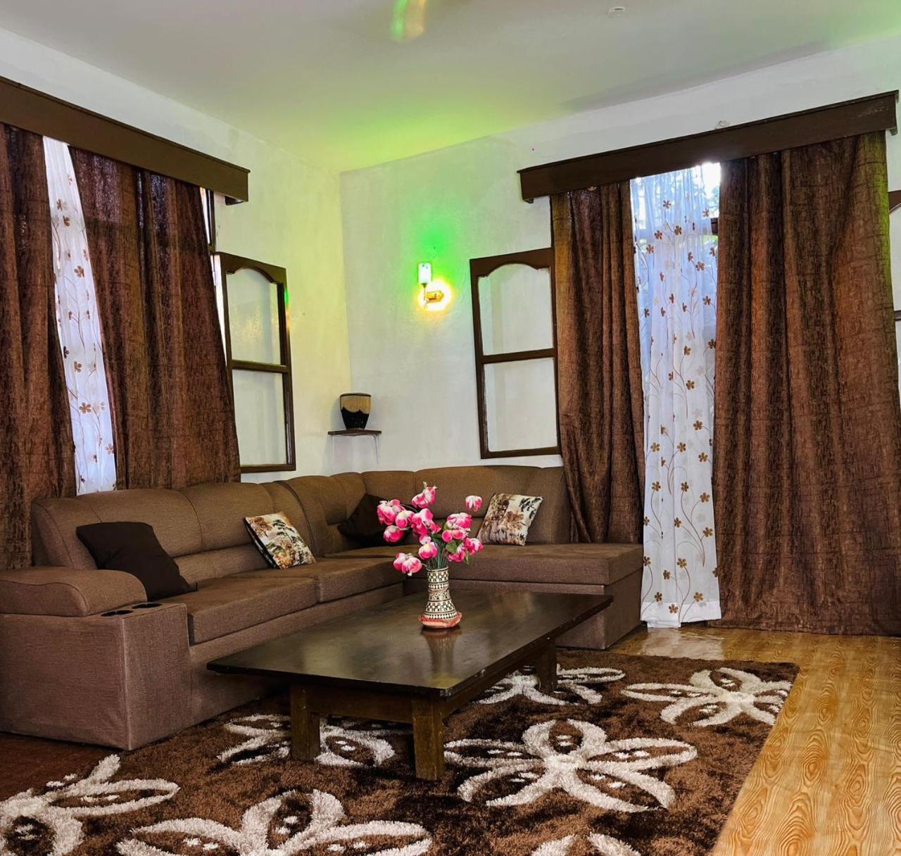 Akogo House - Bnb , Hostel, Backpackers & Volunteer Center Момбаса Экстерьер фото