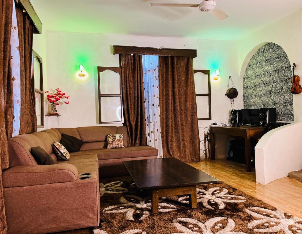 Akogo House - Bnb , Hostel, Backpackers & Volunteer Center Момбаса Экстерьер фото
