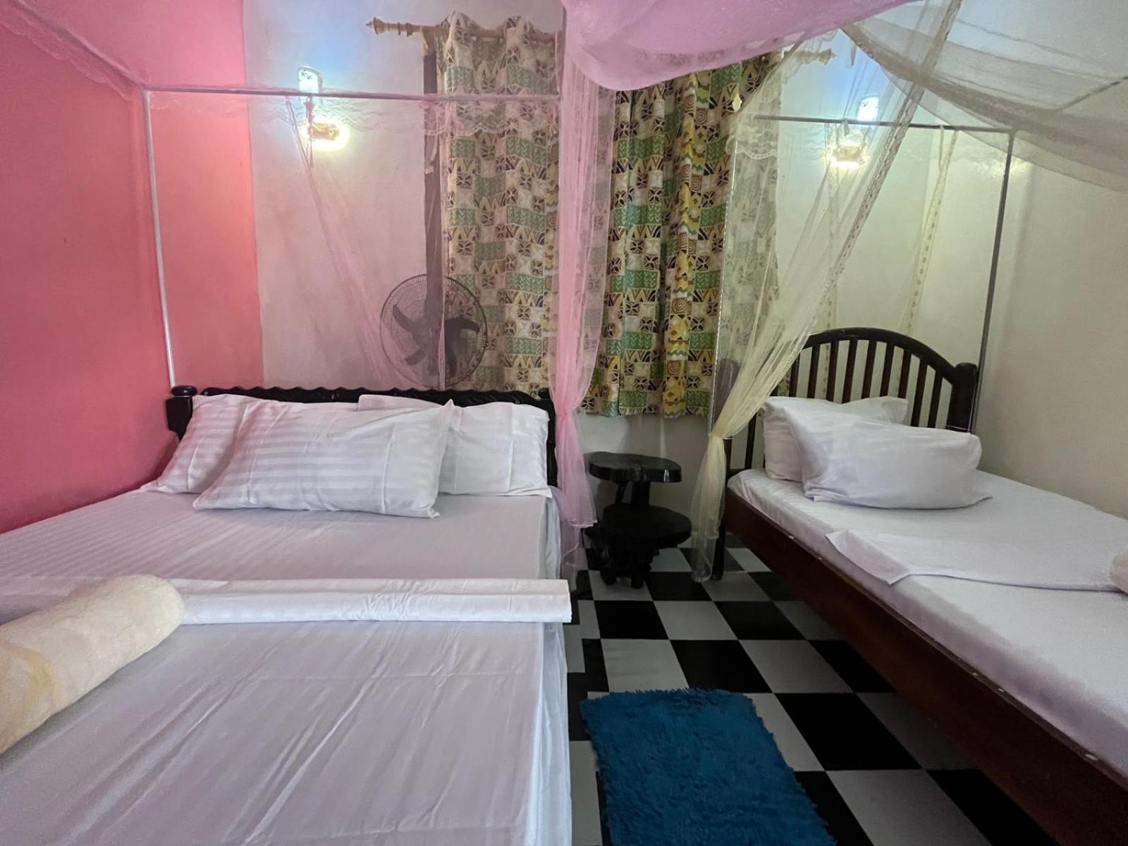 Akogo House - Bnb , Hostel, Backpackers & Volunteer Center Момбаса Экстерьер фото