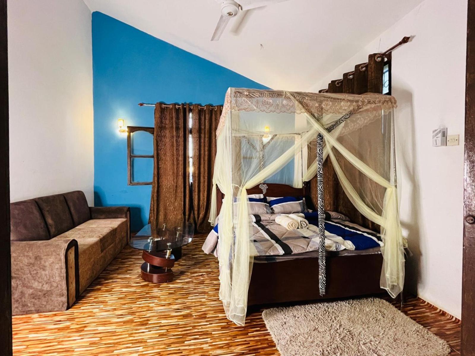 Akogo House - Bnb , Hostel, Backpackers & Volunteer Center Момбаса Экстерьер фото