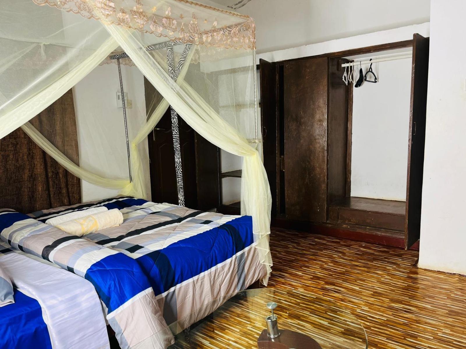 Akogo House - Bnb , Hostel, Backpackers & Volunteer Center Момбаса Экстерьер фото