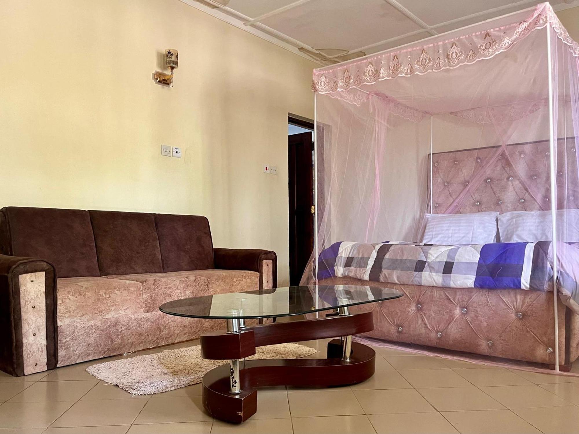 Akogo House - Bnb , Hostel, Backpackers & Volunteer Center Момбаса Экстерьер фото