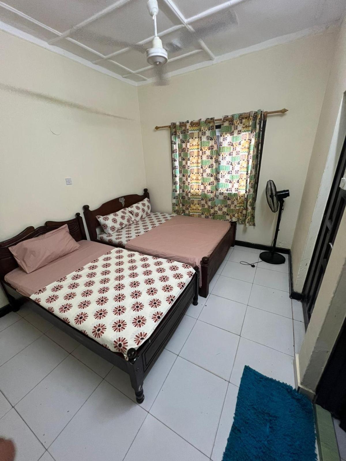 Akogo House - Bnb , Hostel, Backpackers & Volunteer Center Момбаса Экстерьер фото