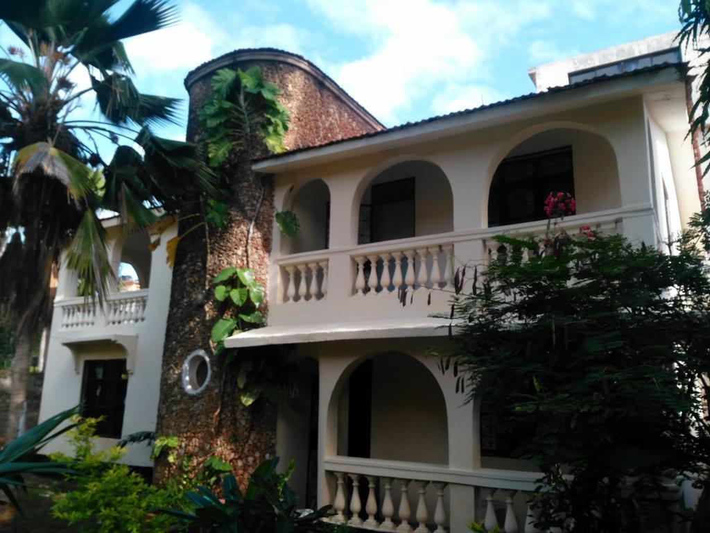 Akogo House - Bnb , Hostel, Backpackers & Volunteer Center Момбаса Экстерьер фото