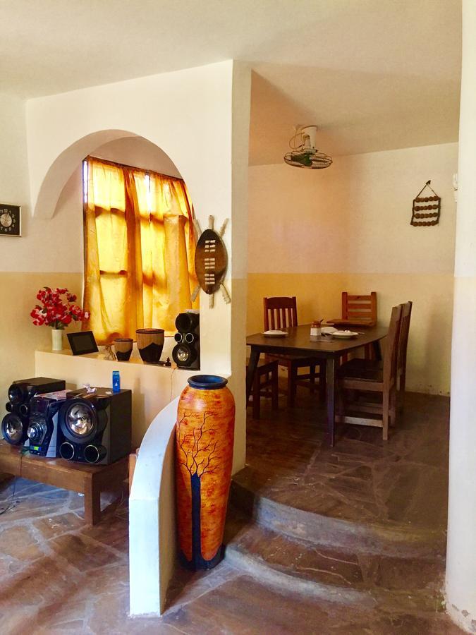 Akogo House - Bnb , Hostel, Backpackers & Volunteer Center Момбаса Экстерьер фото
