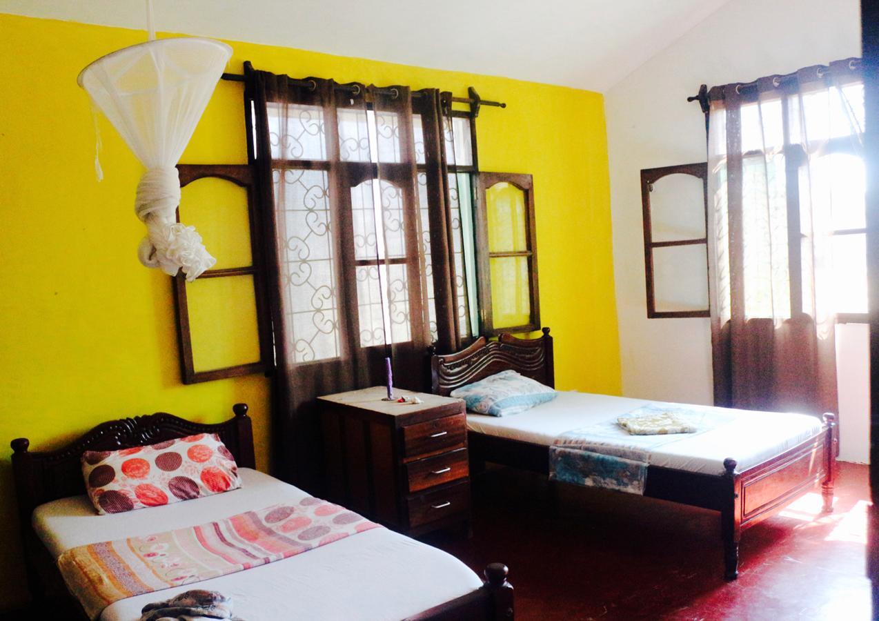 Akogo House - Bnb , Hostel, Backpackers & Volunteer Center Момбаса Экстерьер фото