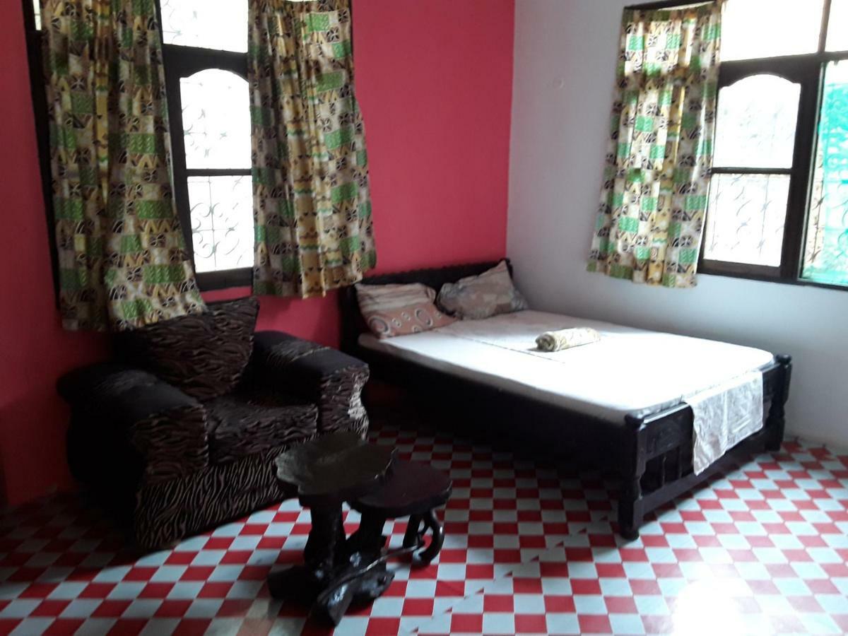 Akogo House - Bnb , Hostel, Backpackers & Volunteer Center Момбаса Экстерьер фото